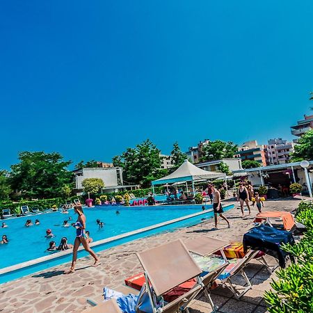 Blu Marlin bungalow Appartamenti con piscina Lido Adriano Esterno foto