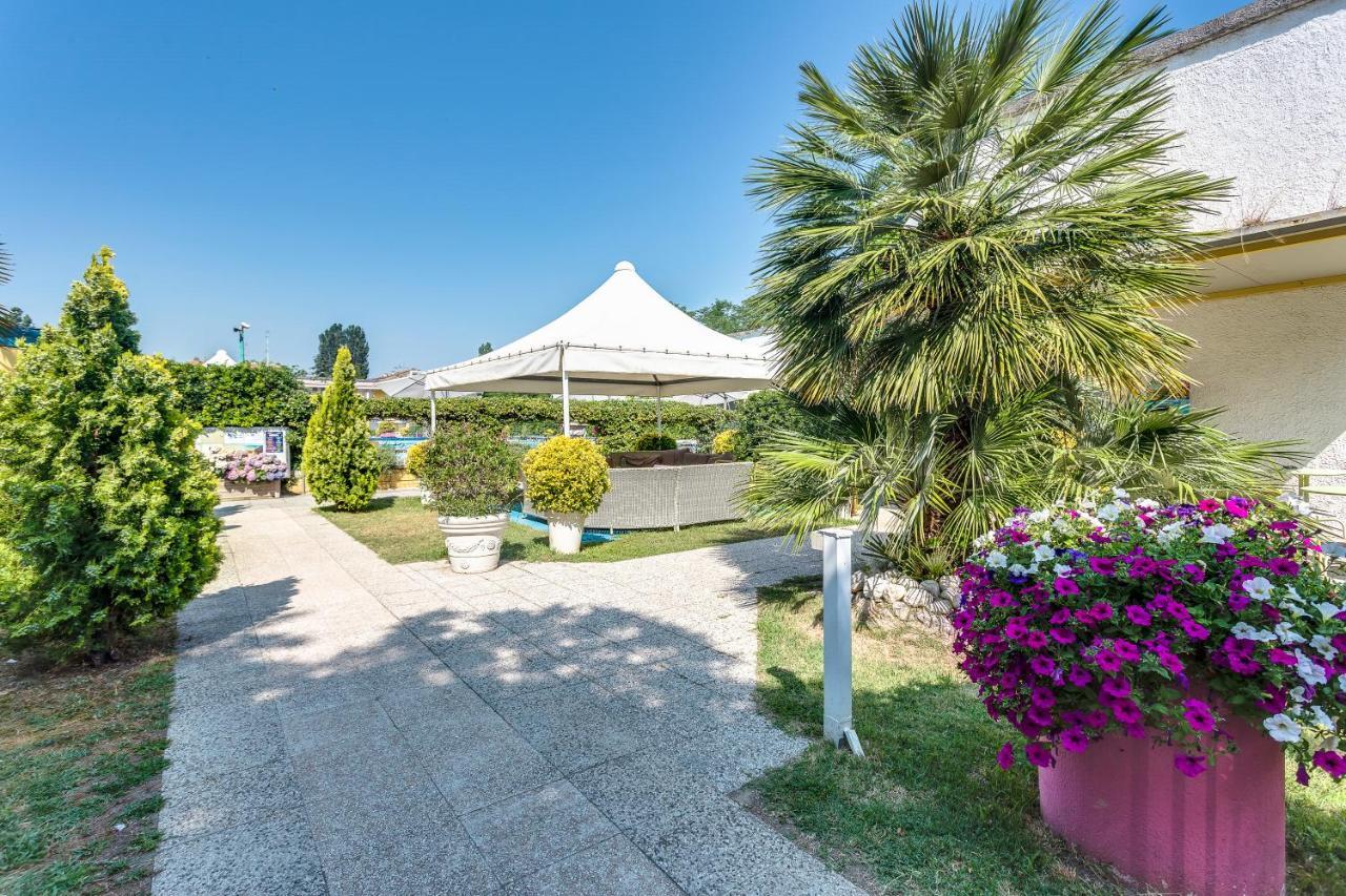 Blu Marlin bungalow Appartamenti con piscina Lido Adriano Esterno foto
