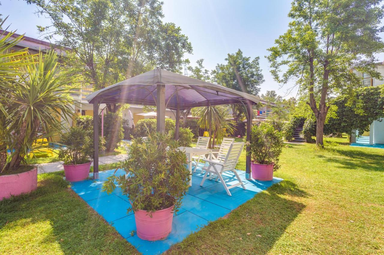 Blu Marlin bungalow Appartamenti con piscina Lido Adriano Esterno foto