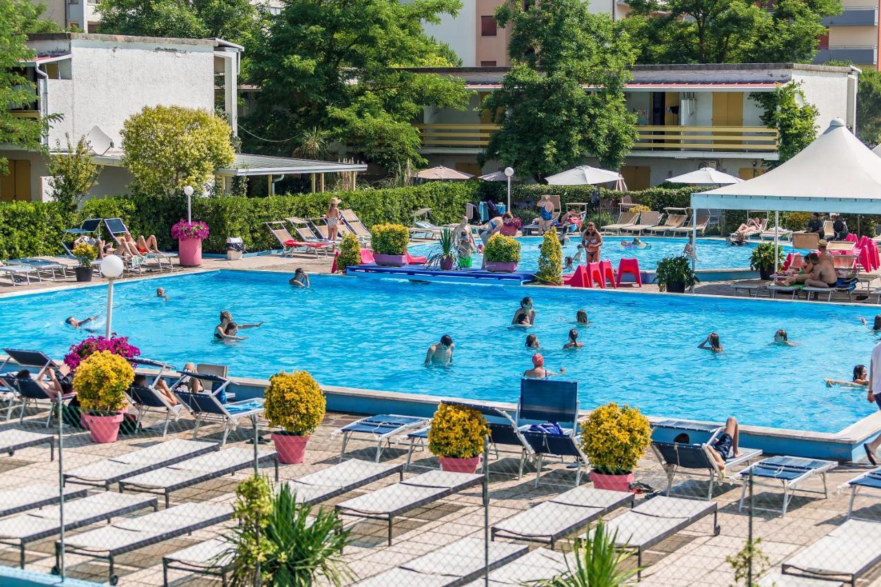 Blu Marlin bungalow Appartamenti con piscina Lido Adriano Esterno foto