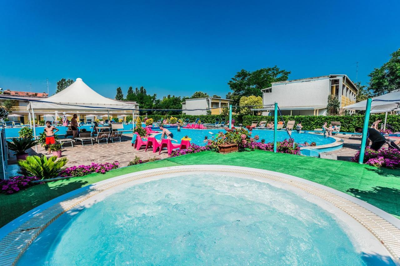 Blu Marlin bungalow Appartamenti con piscina Lido Adriano Esterno foto
