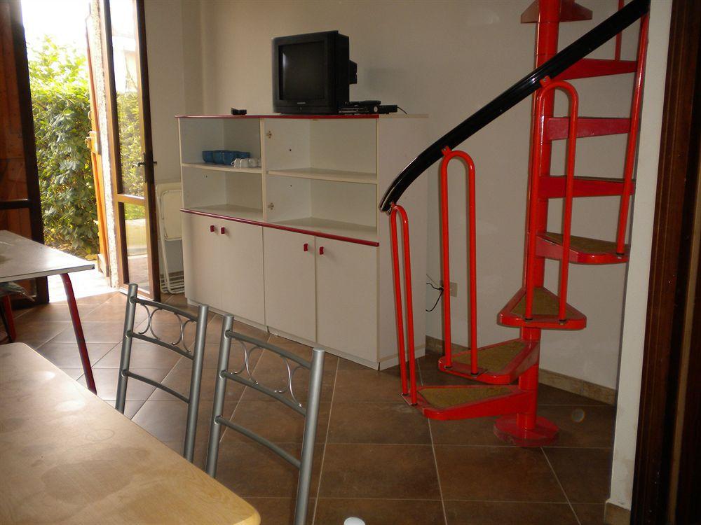 Blu Marlin bungalow Appartamenti con piscina Lido Adriano Esterno foto