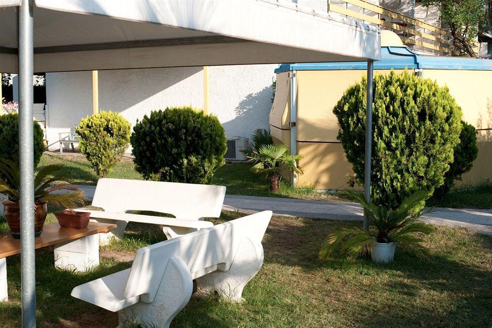 Blu Marlin bungalow Appartamenti con piscina Lido Adriano Esterno foto