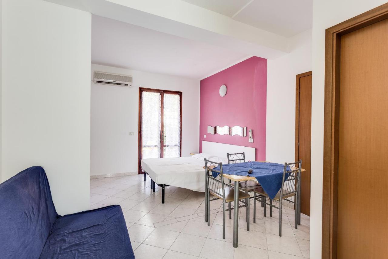 Blu Marlin bungalow Appartamenti con piscina Lido Adriano Esterno foto