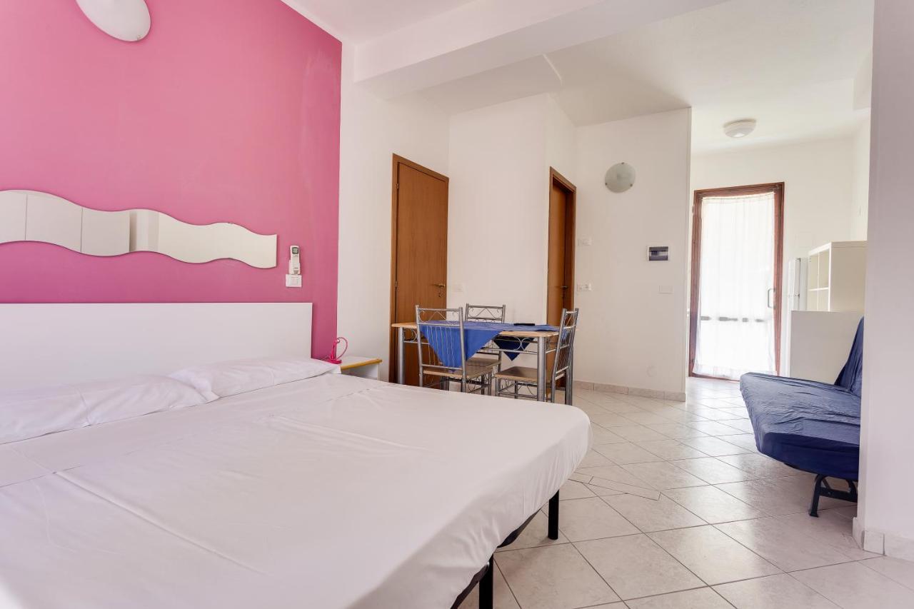 Blu Marlin bungalow Appartamenti con piscina Lido Adriano Esterno foto