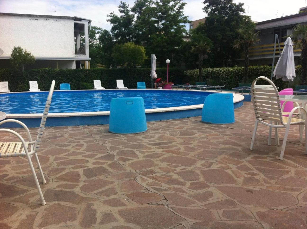 Blu Marlin bungalow Appartamenti con piscina Lido Adriano Esterno foto