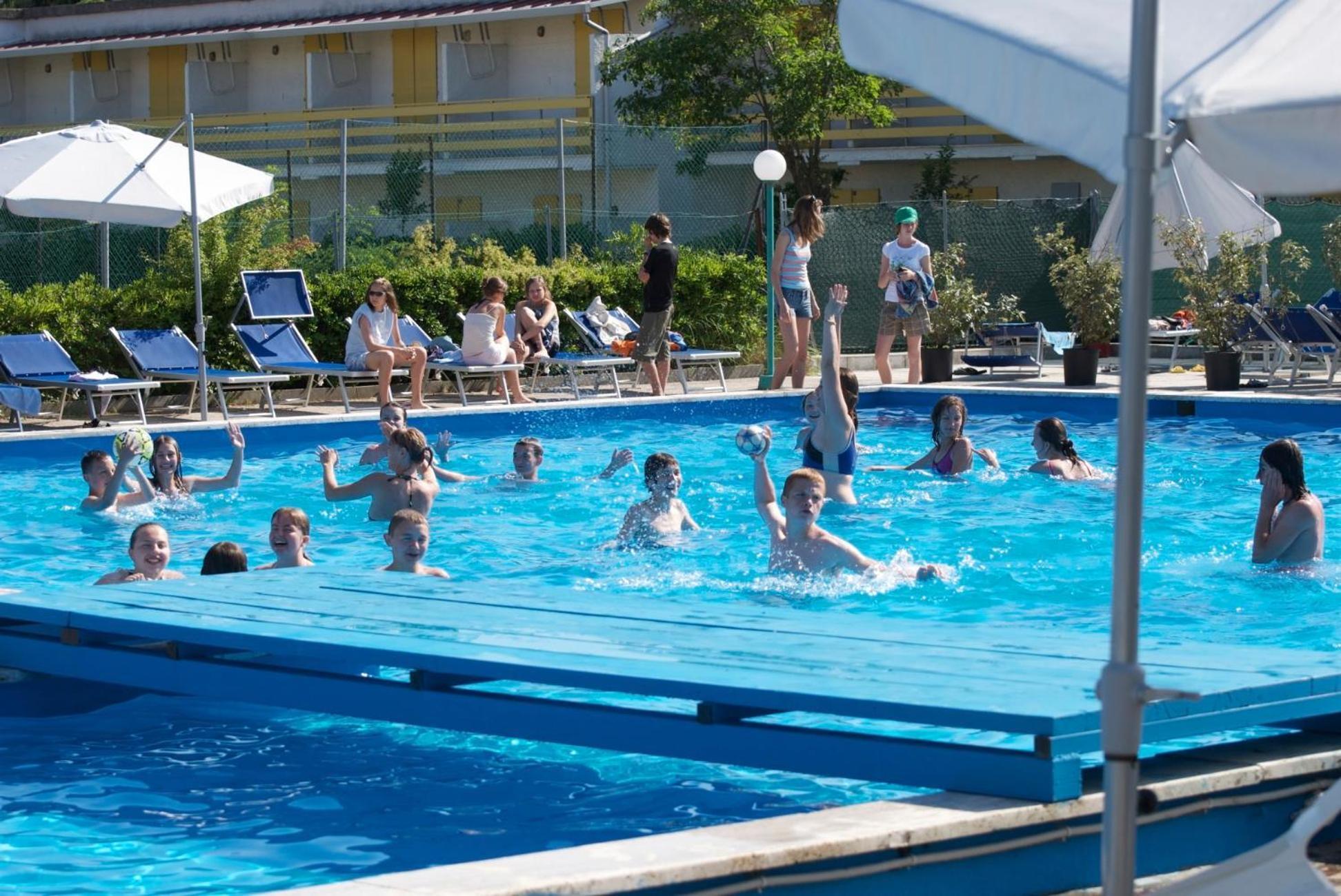 Blu Marlin bungalow Appartamenti con piscina Lido Adriano Esterno foto