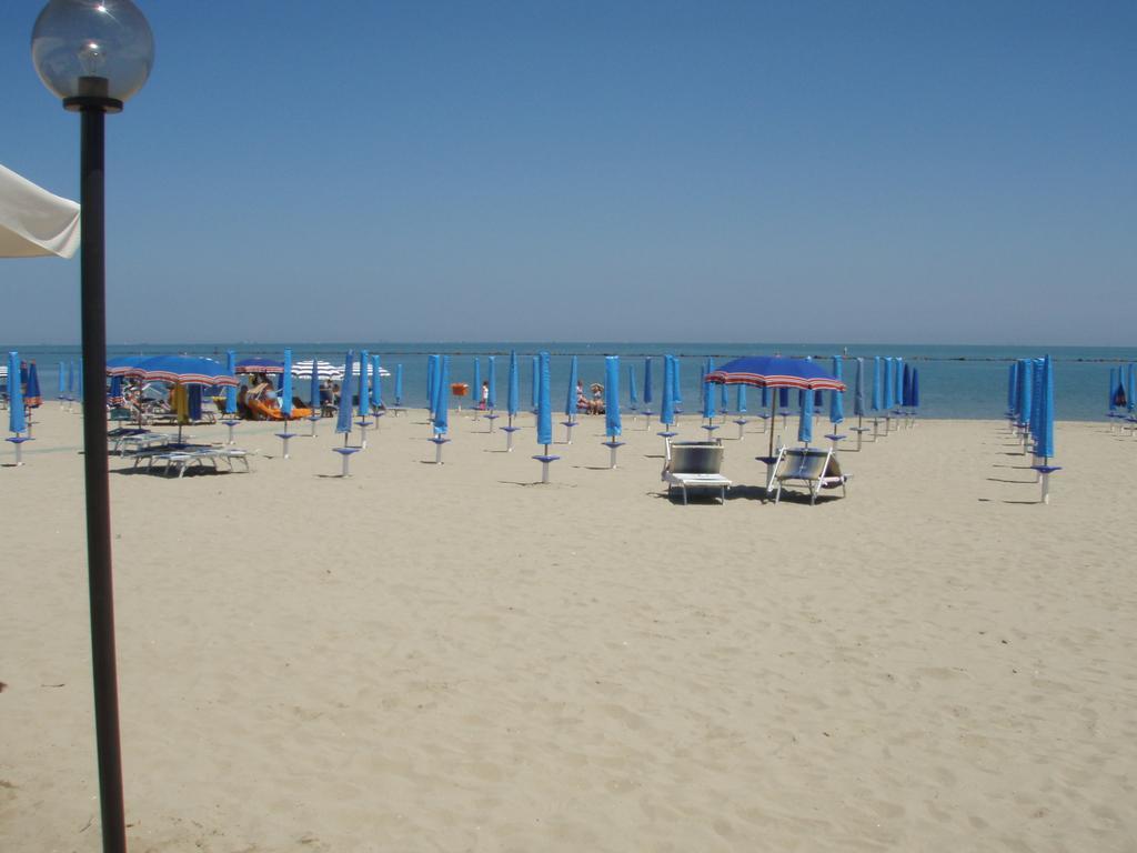 Blu Marlin bungalow Appartamenti con piscina Lido Adriano Esterno foto