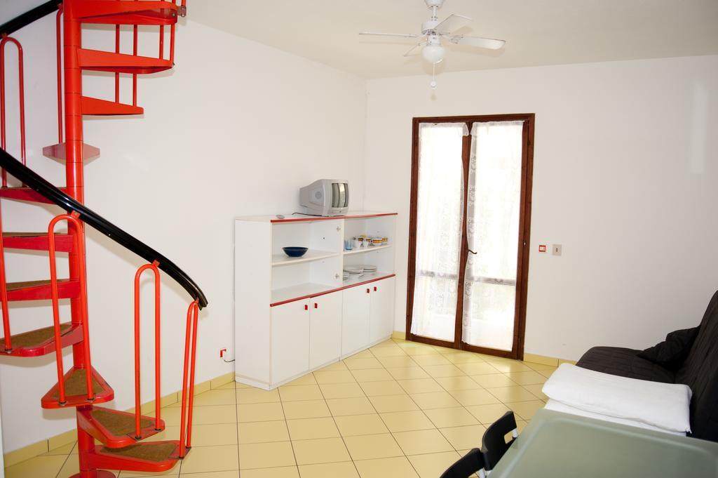 Blu Marlin bungalow Appartamenti con piscina Lido Adriano Esterno foto