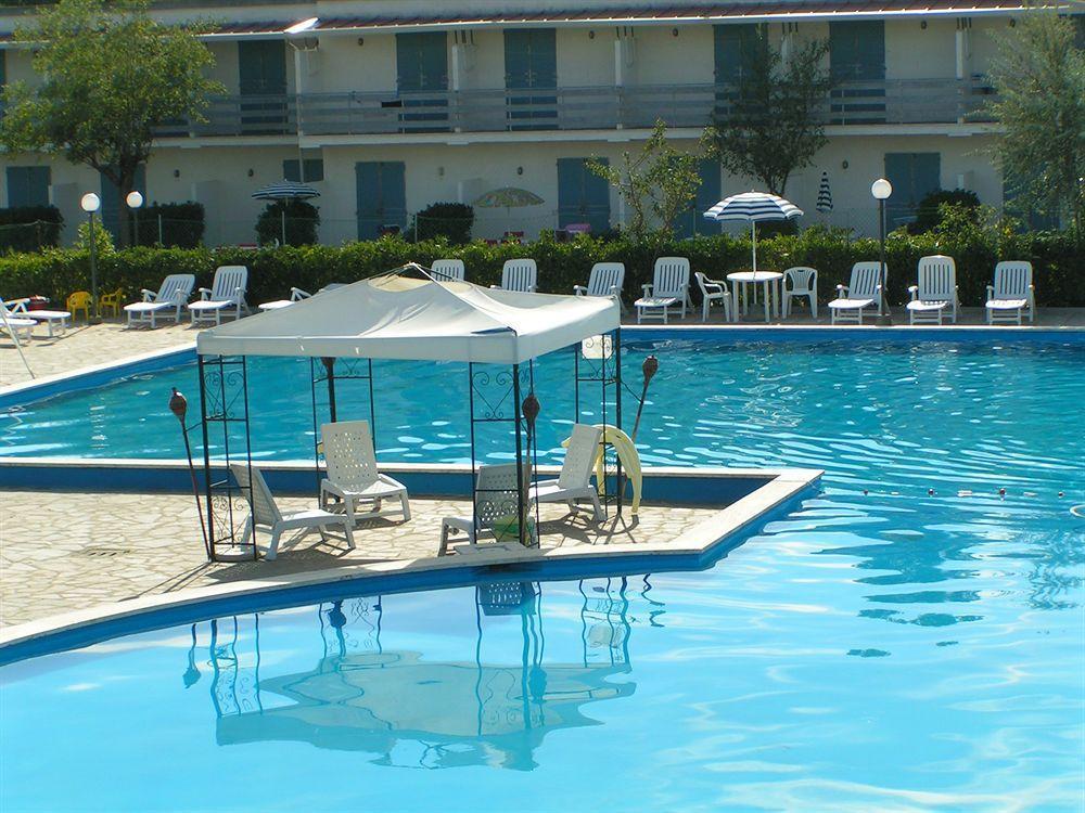 Blu Marlin bungalow Appartamenti con piscina Lido Adriano Esterno foto
