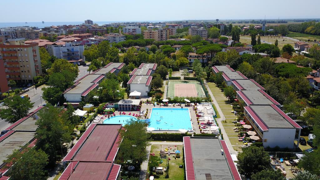 Blu Marlin bungalow Appartamenti con piscina Lido Adriano Esterno foto