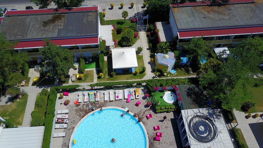 Blu Marlin bungalow Appartamenti con piscina Lido Adriano Esterno foto
