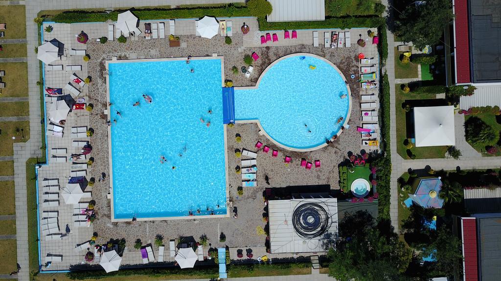 Blu Marlin bungalow Appartamenti con piscina Lido Adriano Esterno foto