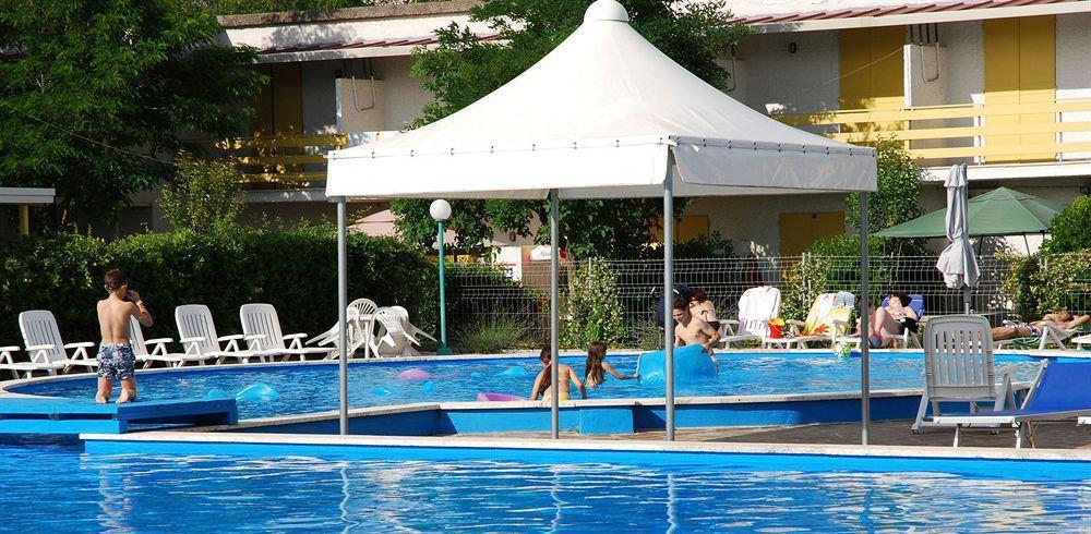 Blu Marlin bungalow Appartamenti con piscina Lido Adriano Esterno foto