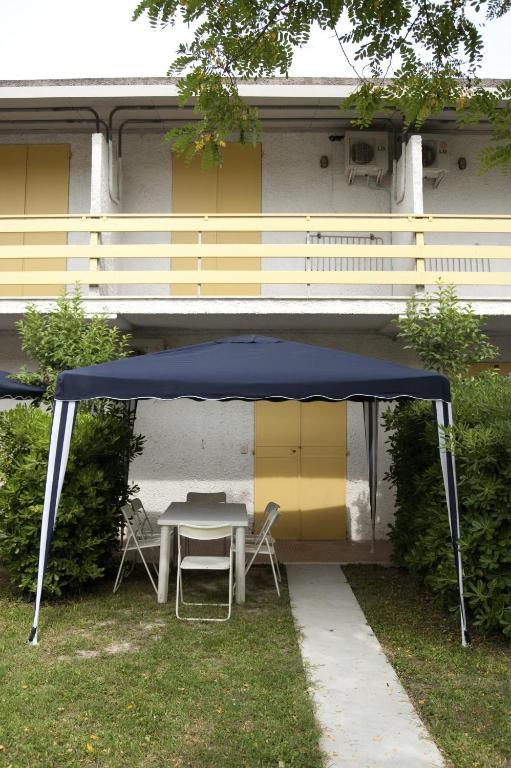 Blu Marlin bungalow Appartamenti con piscina Lido Adriano Camera foto