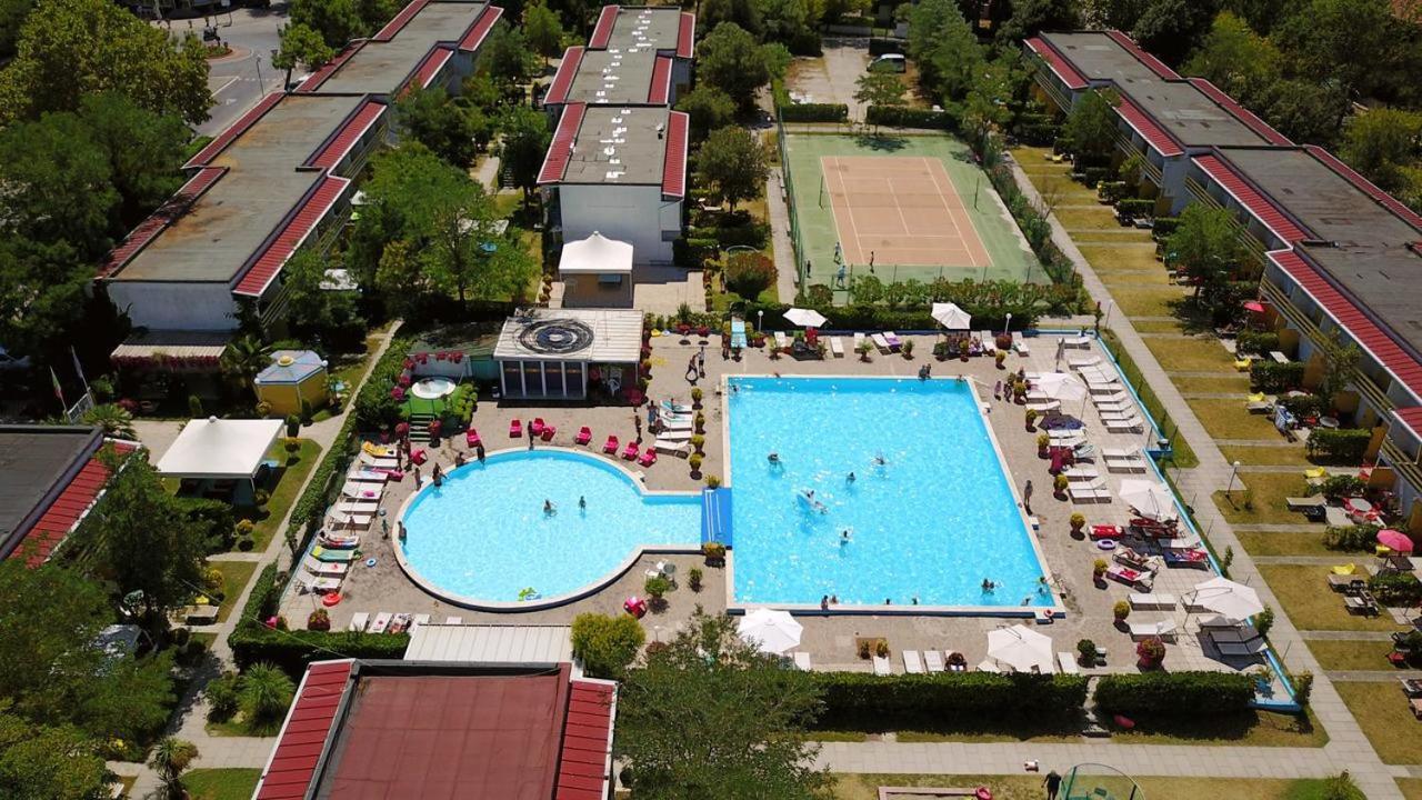 Blu Marlin bungalow Appartamenti con piscina Lido Adriano Esterno foto